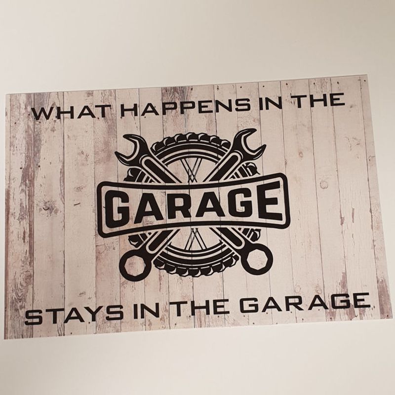 What happens-plastskilt