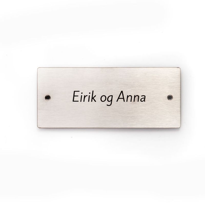 Lasergravert dørskilt i stål. 6,5x14 cm